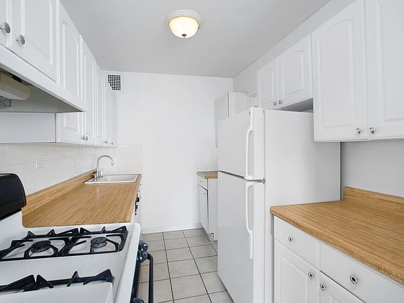 4th image of 160 W End Ave APT 25B