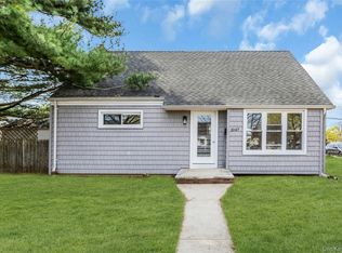 1047 Windermere Rd, Franklin Square, NY 11010