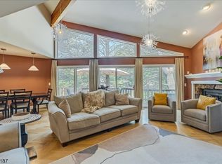 35 Indian Run, Watchung, NJ 07069