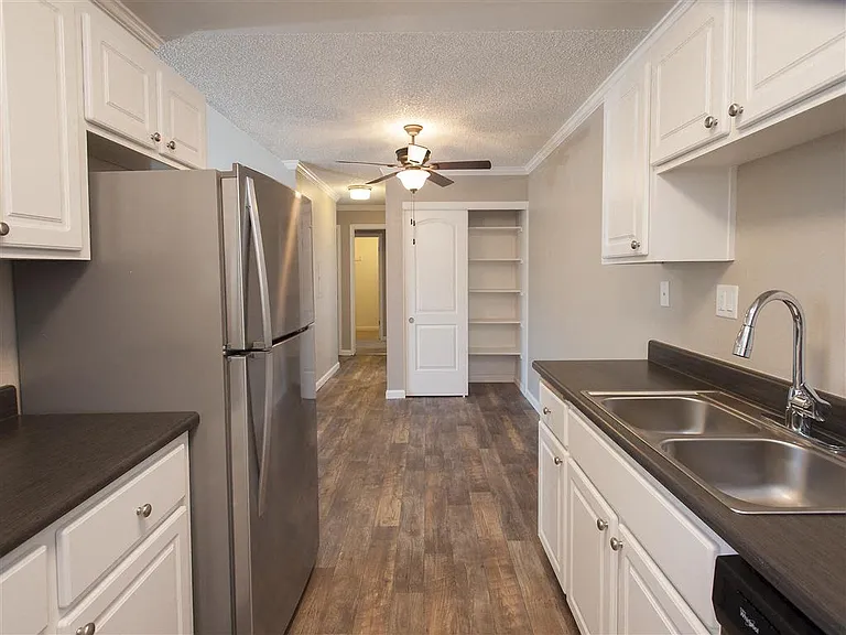 Ridgecrest Apartment Homes — Photo 2