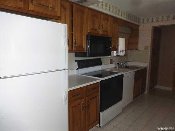 2nd image of 23 Greenwood Cir