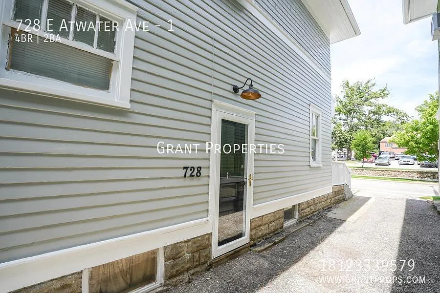 728 Atwater Row — Photo 3