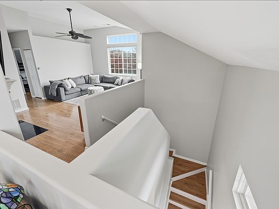 2nd image of 418 E Thornhill Ln #418