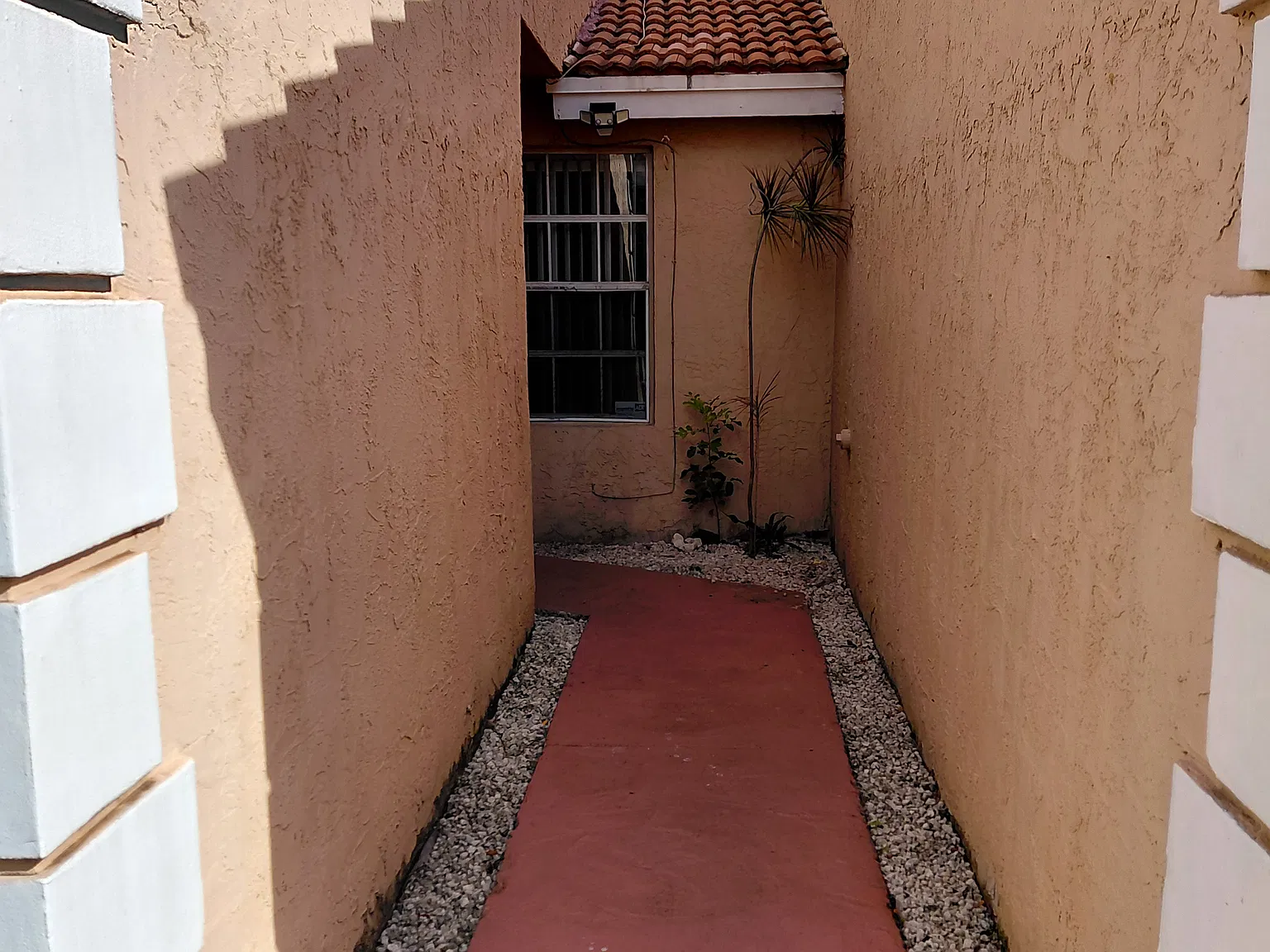 2 bed, 1200 sqft, $1,950 — Photo 2