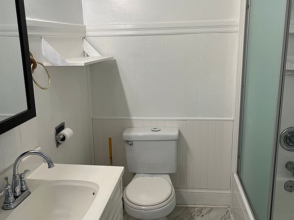 Renovated bathroom with shower/tub