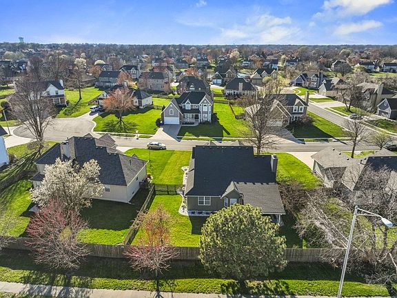 5th image of 333 SE Canterbury Ln
