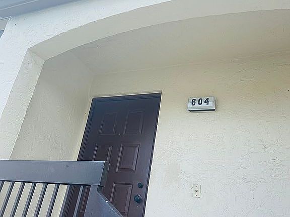 2nd image of 604 Lincoln Ct #604