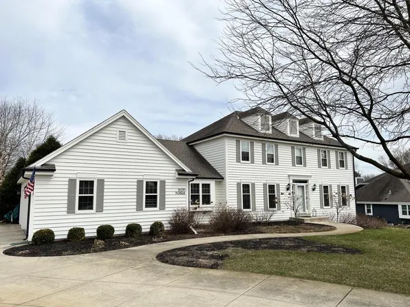 W291N3868 Round Hill CIRCLE, Pewaukee, WI 53072