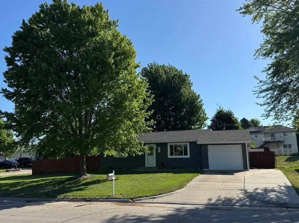 101 Crestwood, Norfolk, NE 68701