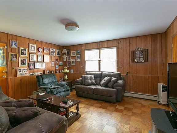 5th image of 13 Quintard Dr