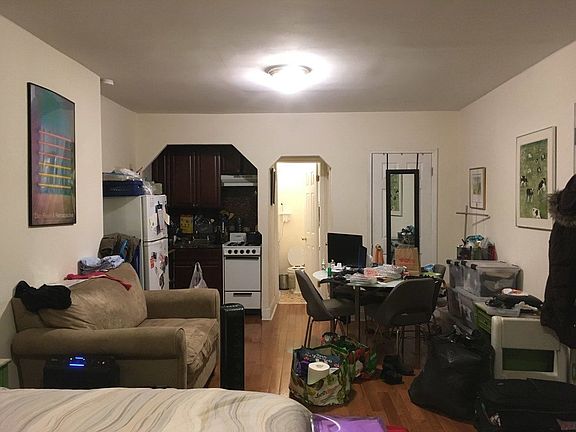 2nd image of 39 W 71st St #A
