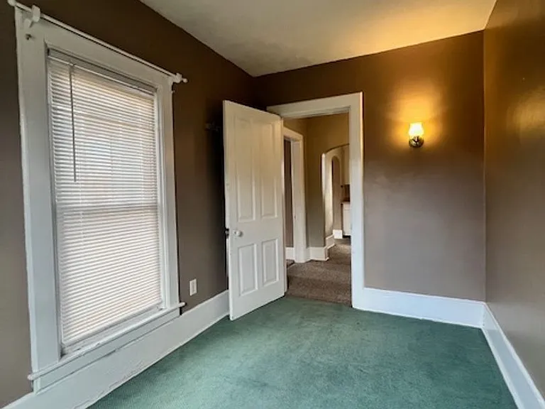 137 Main St N — Photo 12