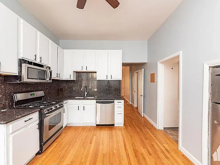 2 bed, 1000 sqft, $2,600 — Photo 2
