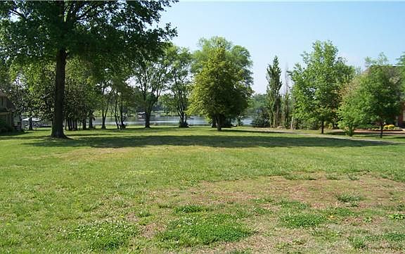 3rd image of 141 Island Dr