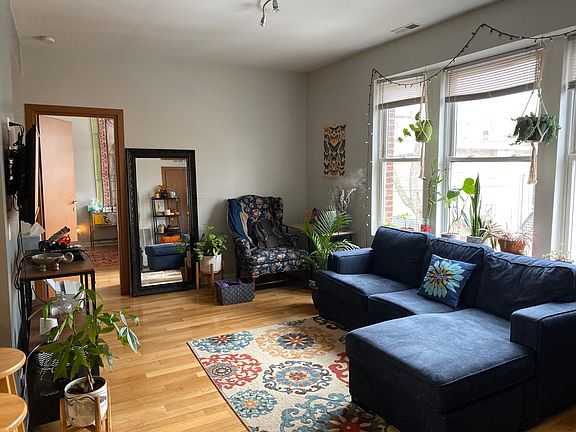 2nd image of 3109 W Argyle St #2