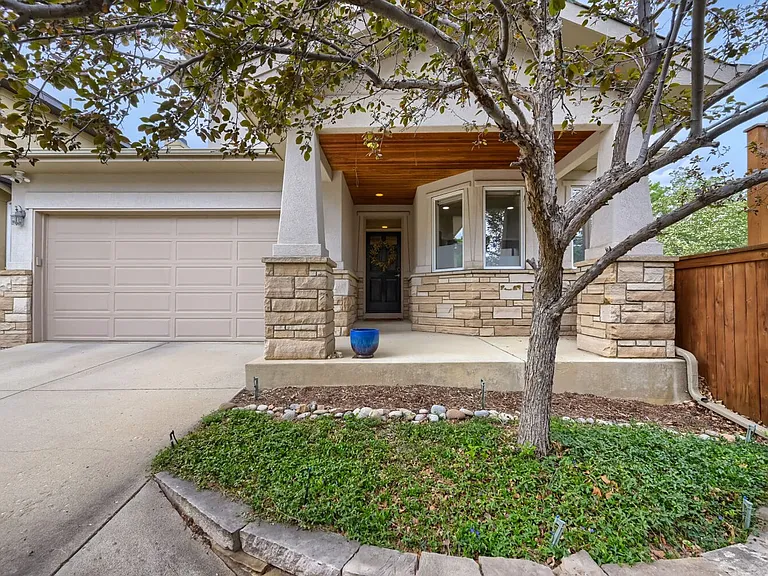 927 Poplar Pl — Photo 2