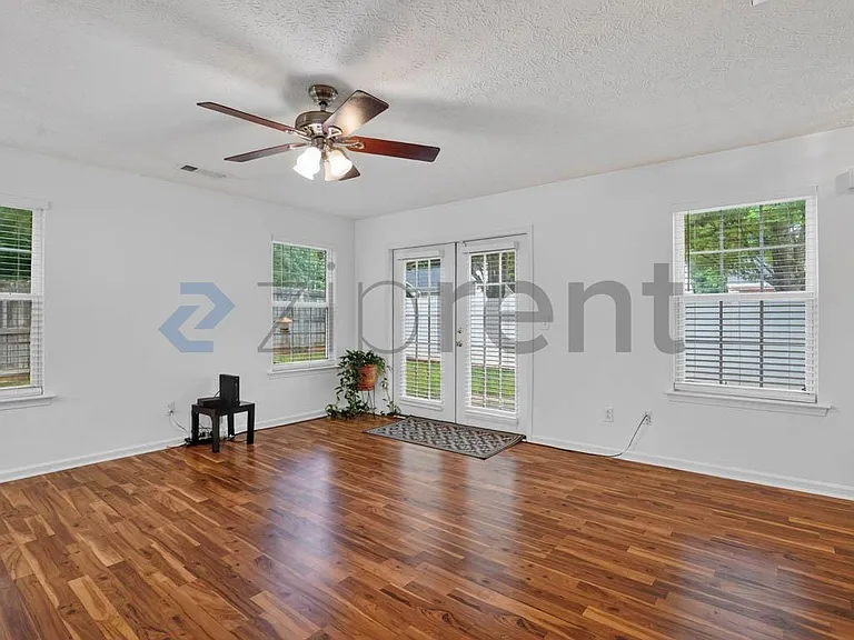 100 Oak Grove Pl — Photo 5