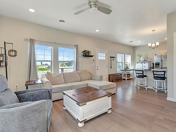 3rd image of 230 Tenderfoot Ln