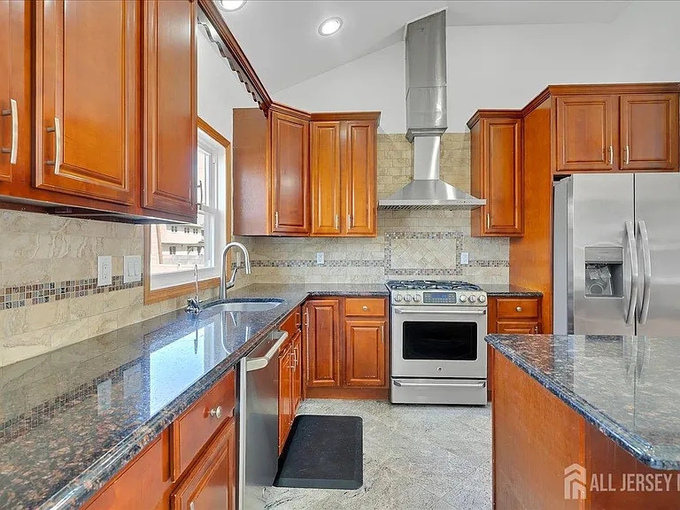 95 Calvert Ave E — Photo 14