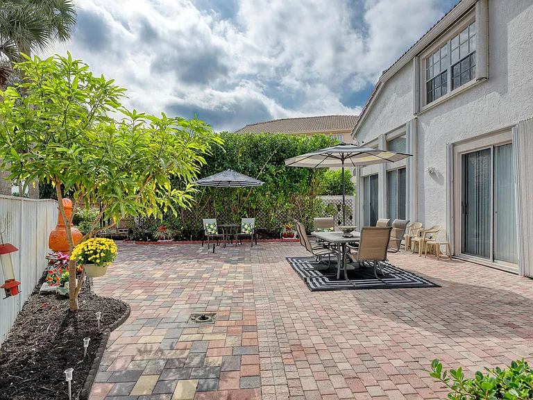 2070 Chagall Cir — Photo 9