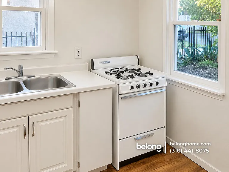 172 E Claremont St — Photo 1