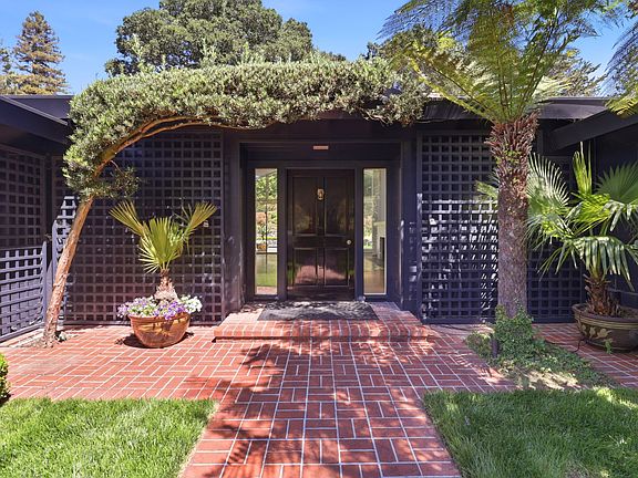 5th image of 820 Eucalyptus Ave
