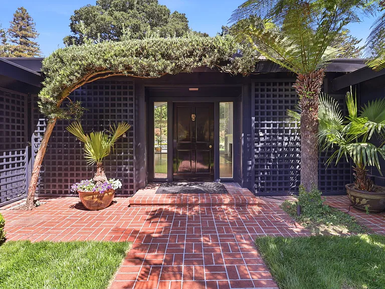 820 Eucalyptus Ave — Photo 3