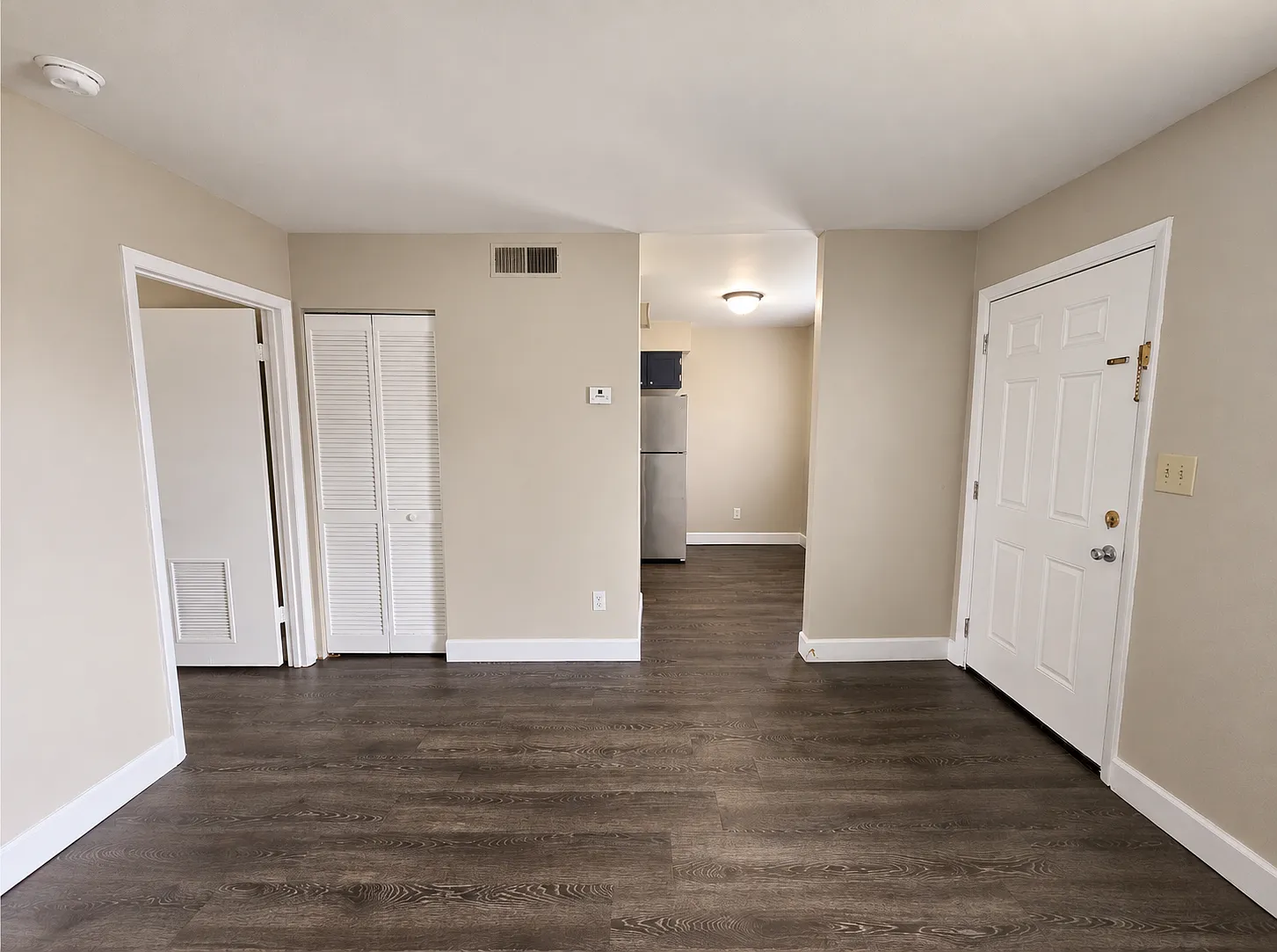 Golden Age Apartments — Photo 4