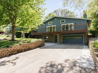 6115 Windsor Dr, Des Moines, IA 50312