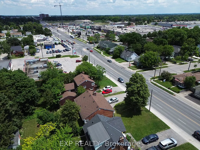 1168 Oxford St E #3 — Photo 1