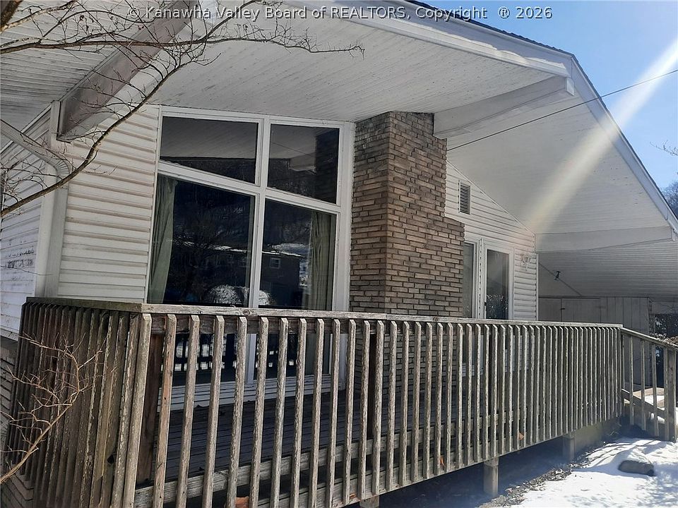 1st image of 208 Sun Valley Dr