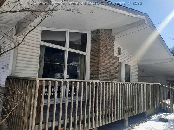 208 Sun Valley Dr, Saint Albans, WV 25177