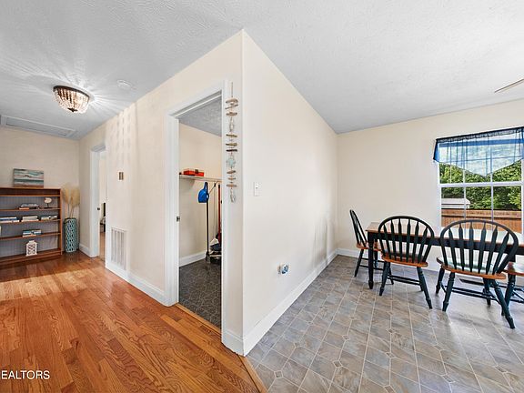 4th image of 105 Watson Rd
