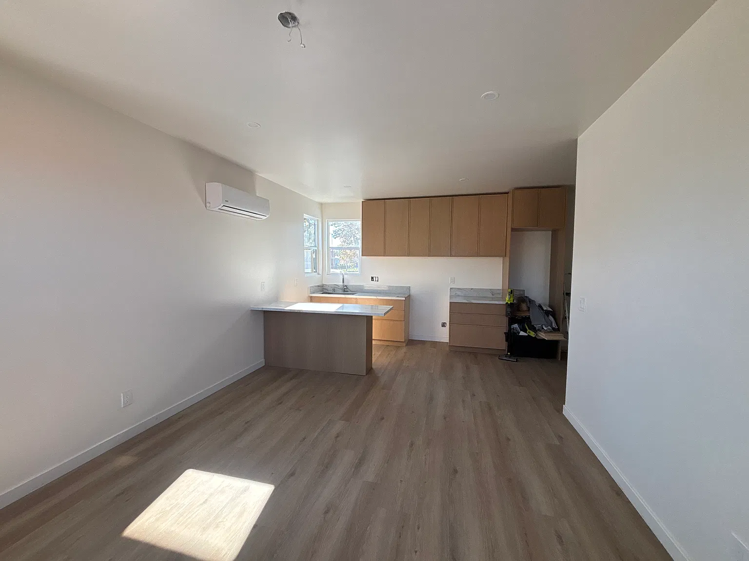2 bed, 785 sqft, $3,200 — Photo 3