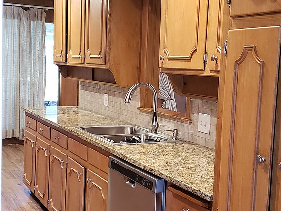 3rd image of 4924 Caton Dr