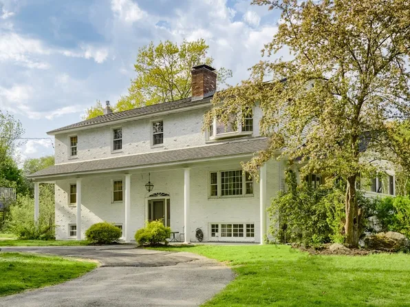 86 Maple St, Sterling, MA 01564