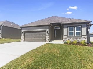 11408 N Auburndale Cir, Kansas City, MO 64156