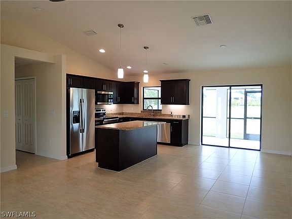 3rd image of 124 SE 5th Place Cpe