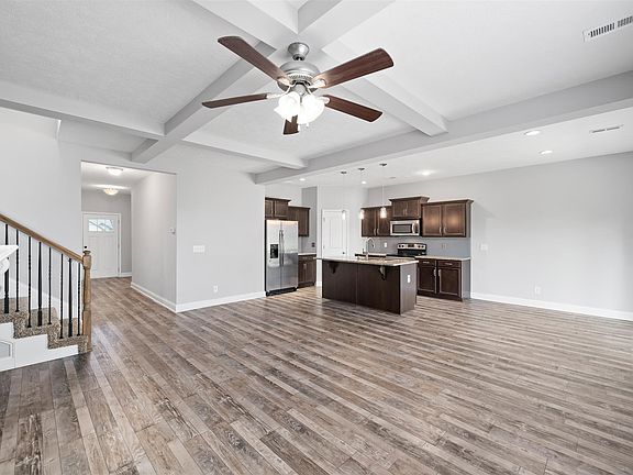 3rd image of 914 Talon Hills Dr