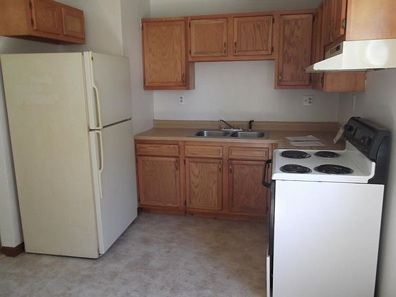 4th image of 228 Hudson Ave