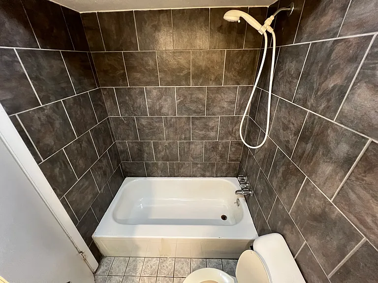 1047 E Walnut St #2 — Photo 7