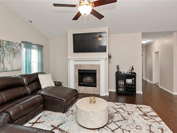 3rd image of 4321 Hamilton Way Unit 22-A