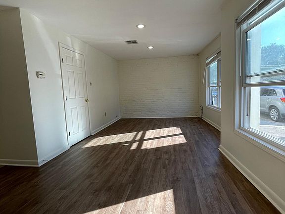 5th image of 110 Verret St