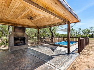 1556 County Road 2537, Moore, TX 78057