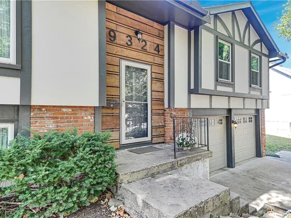 9324 Goddard St, Overland Park, KS 66214