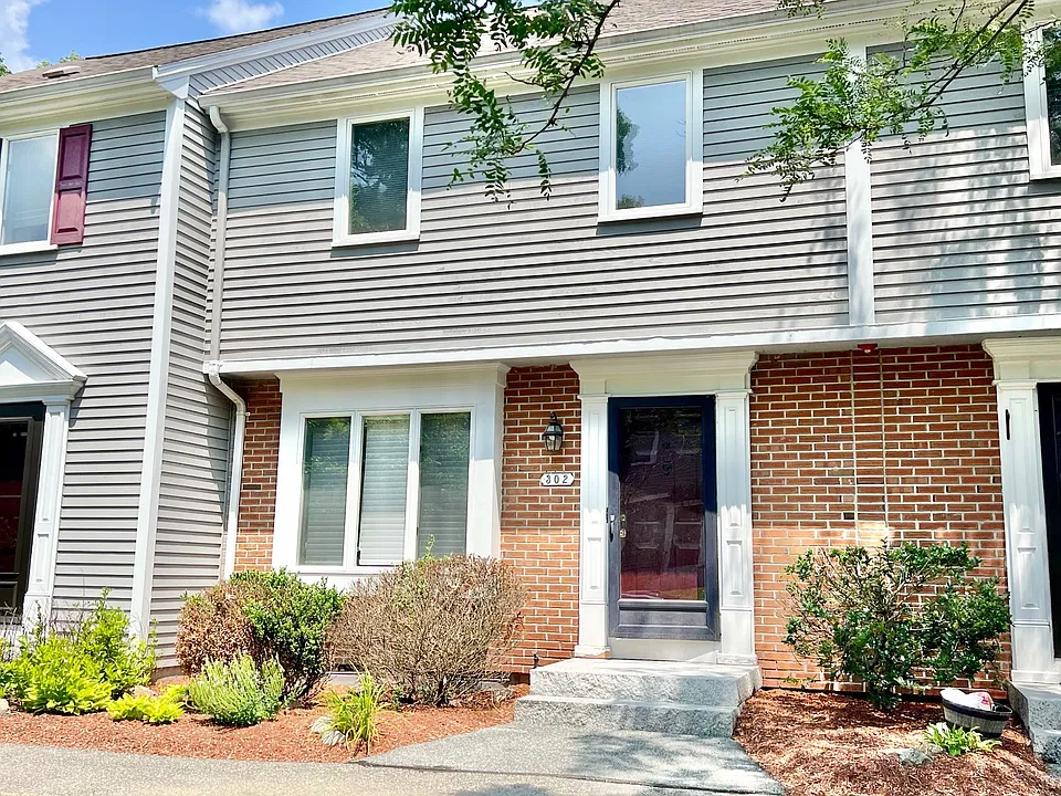 302 Foxwood Cir