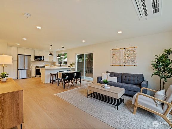 3rd image of 10342 39th Avenue NE