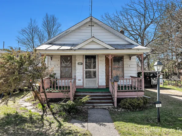 115 S Irving St, Greenville, MI 48838