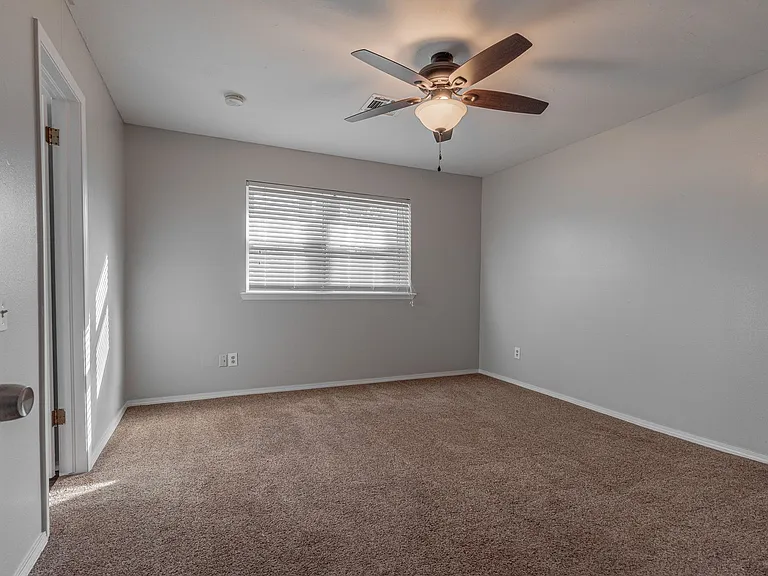821 Peregrine Dr — Photo 46