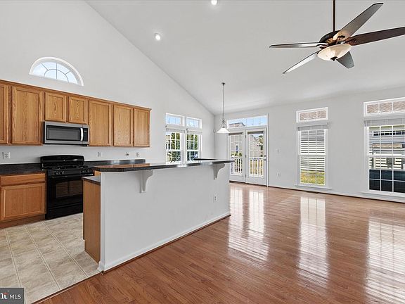 5th image of 37889 Bayview Cir E